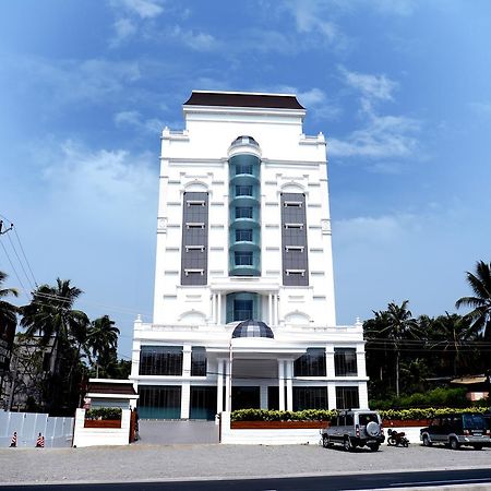 Hotel Karthika Park Kazhakuttam Kültér fotó