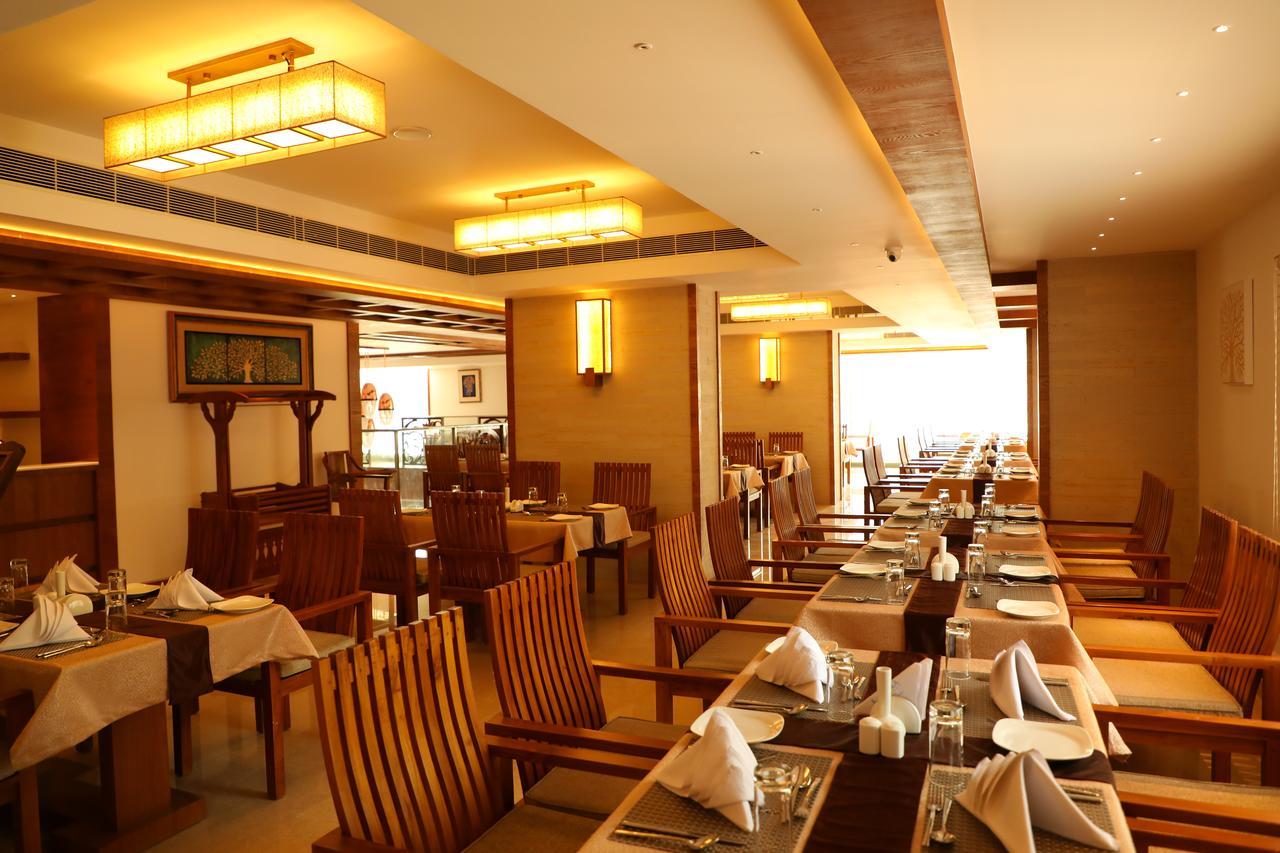 Hotel Karthika Park Kazhakuttam Kültér fotó