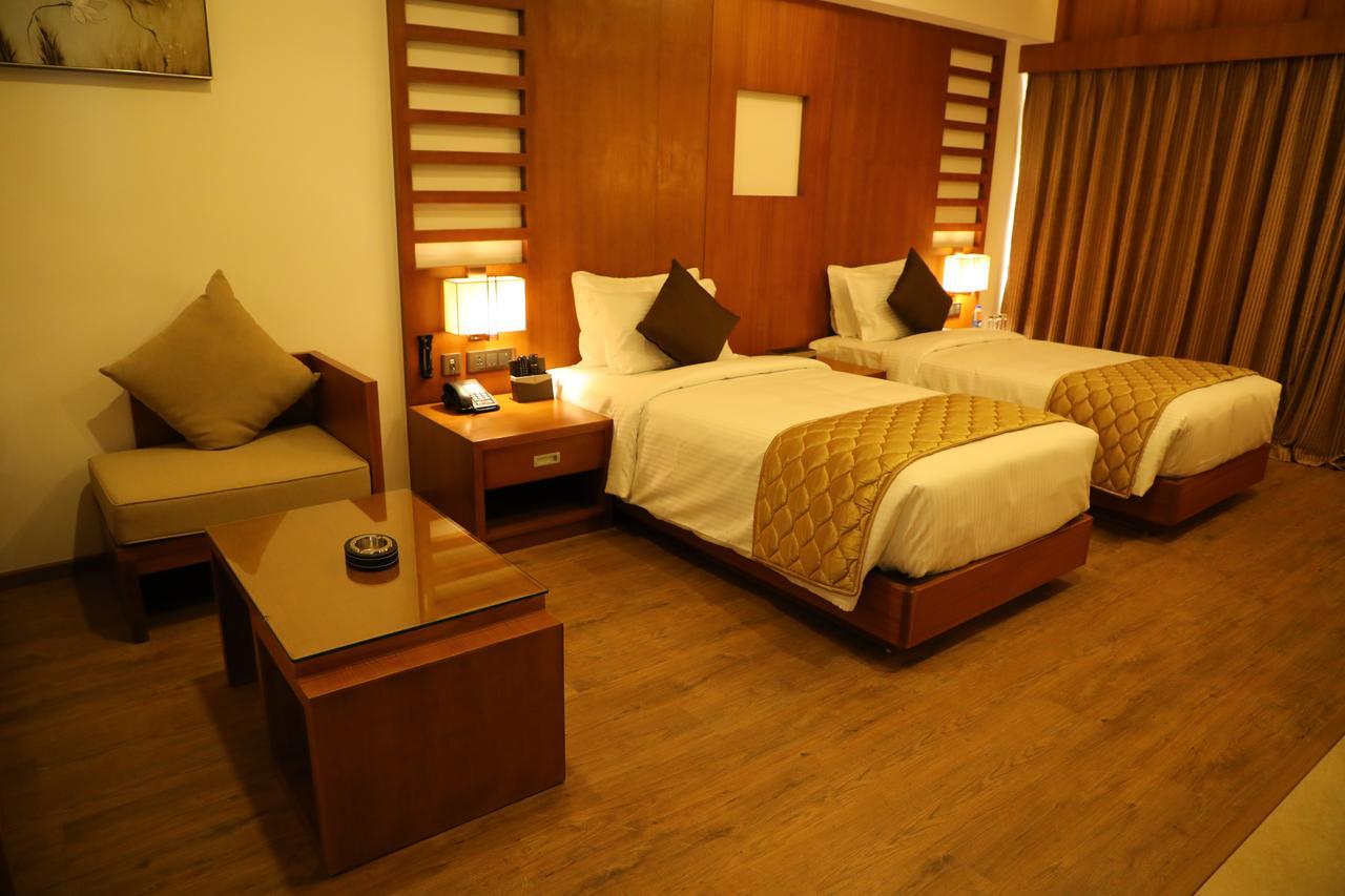 Hotel Karthika Park Kazhakuttam Kültér fotó