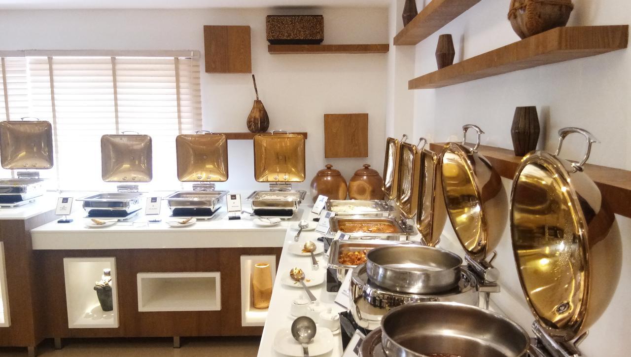 Hotel Karthika Park Kazhakuttam Kültér fotó