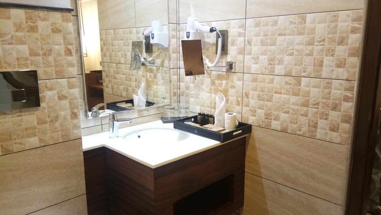 Hotel Karthika Park Kazhakuttam Kültér fotó