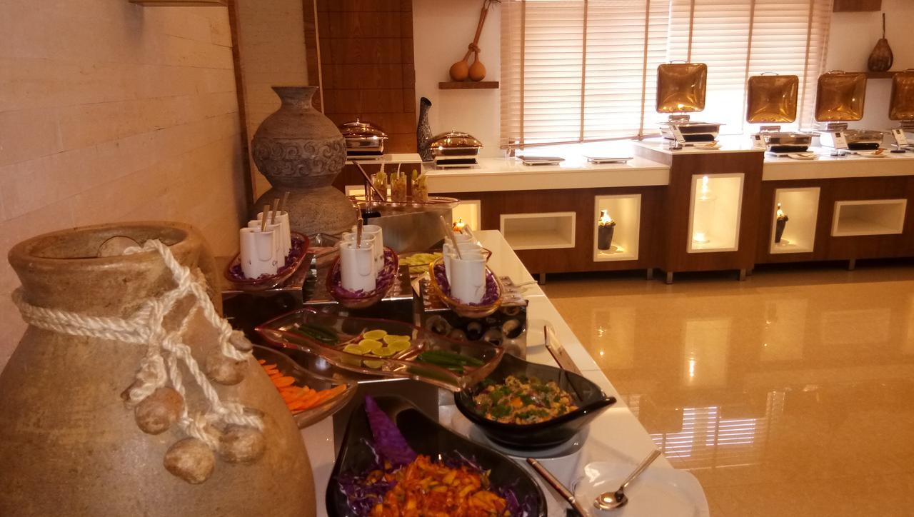 Hotel Karthika Park Kazhakuttam Kültér fotó