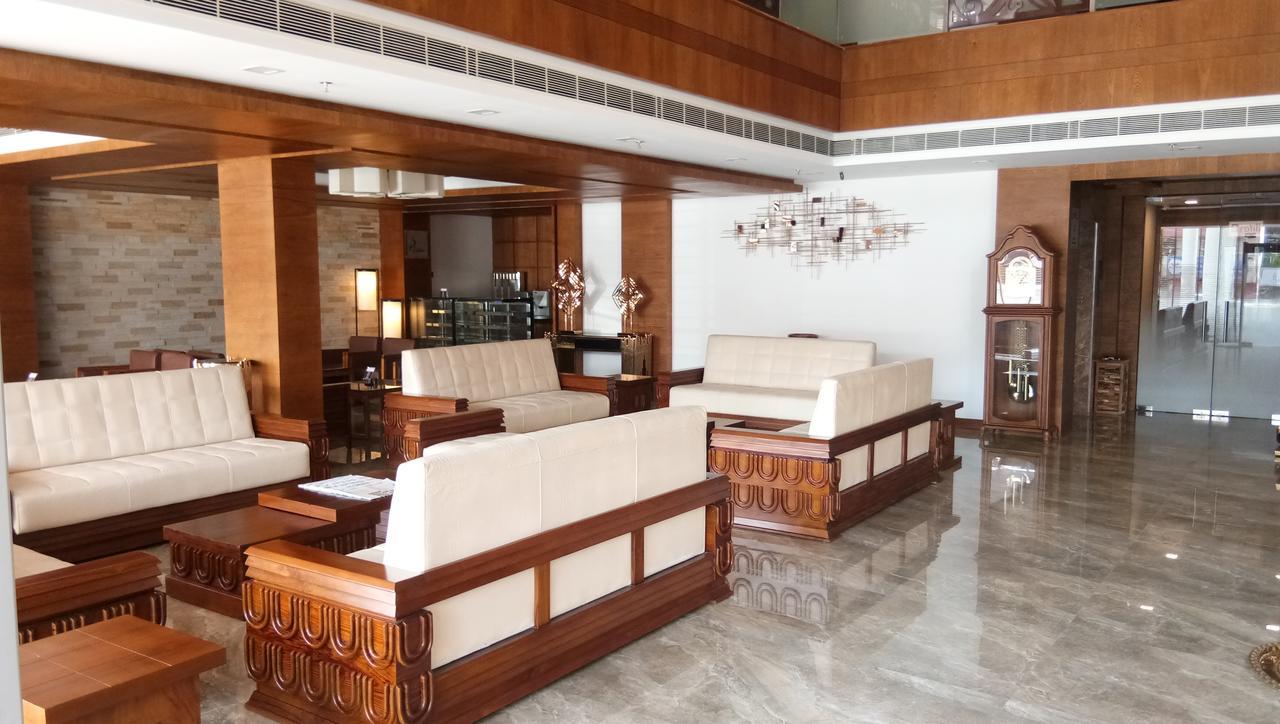 Hotel Karthika Park Kazhakuttam Kültér fotó