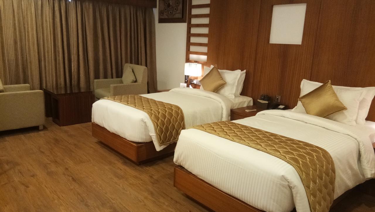 Hotel Karthika Park Kazhakuttam Kültér fotó