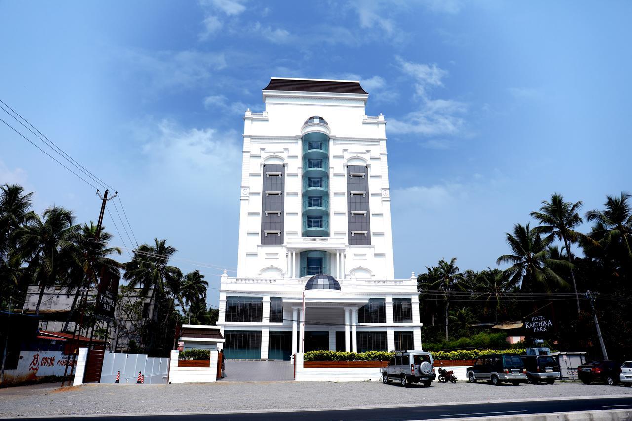 Hotel Karthika Park Kazhakuttam Kültér fotó