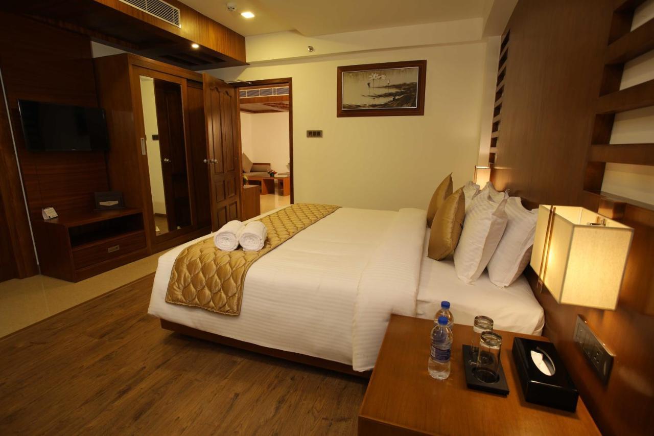 Hotel Karthika Park Kazhakuttam Kültér fotó