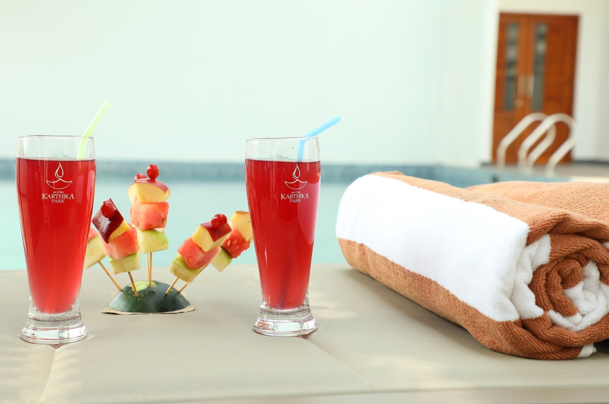 Hotel Karthika Park Kazhakuttam Kültér fotó