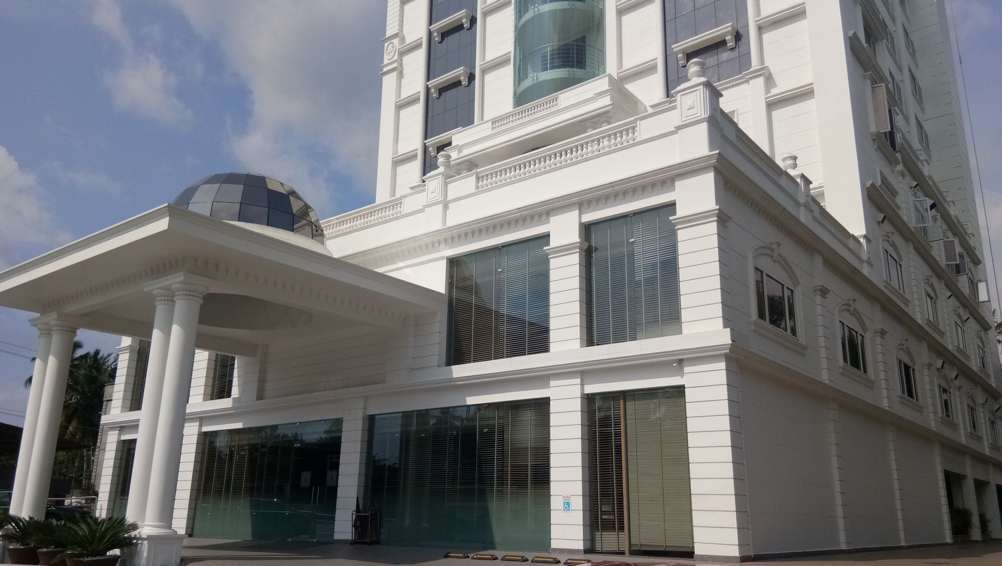 Hotel Karthika Park Kazhakuttam Kültér fotó